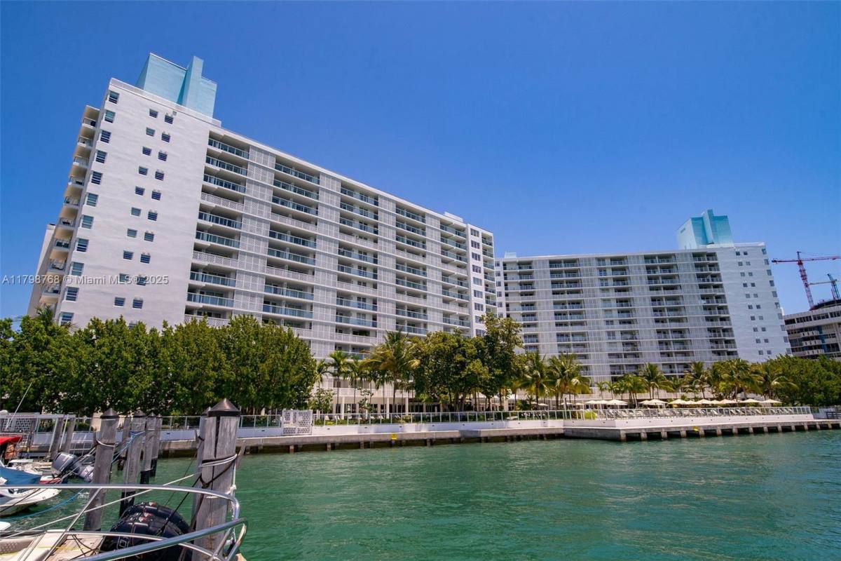 House for rent at 910 W Ave, Miami Beach, FL 33139