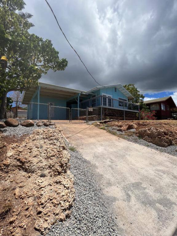 225 Kakalahale St, Kaunakakai, HI 96748