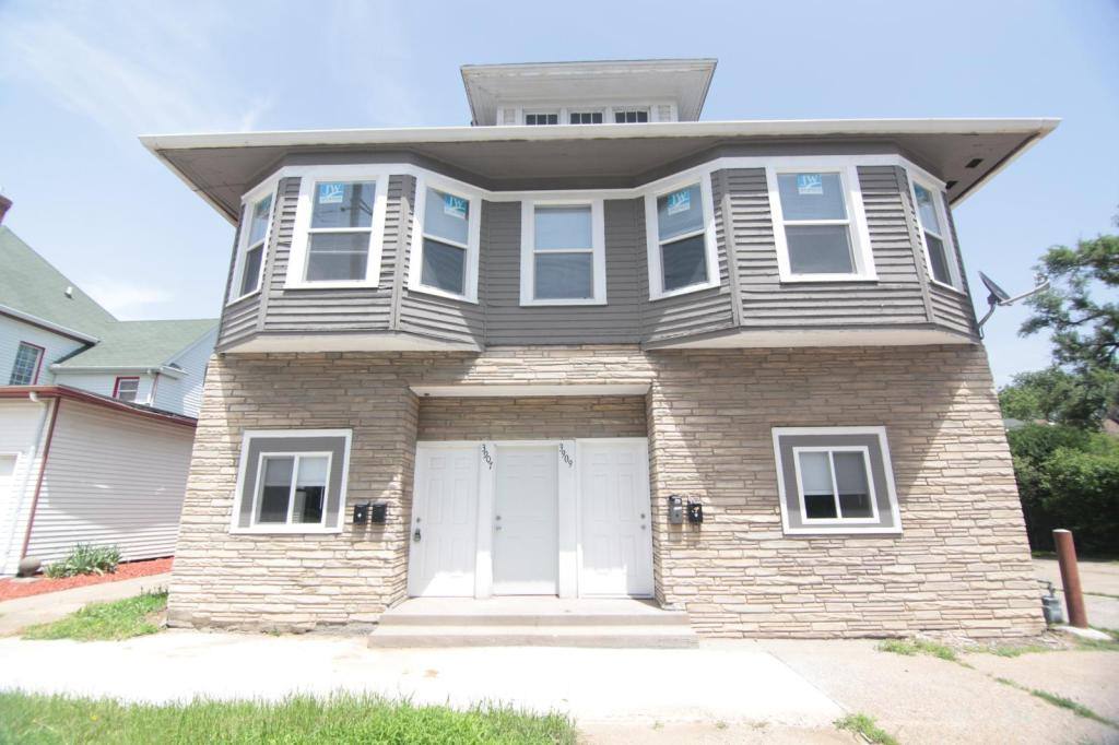 Apartment for rent at 3907 7th Ave, Rock Island, IL 61201