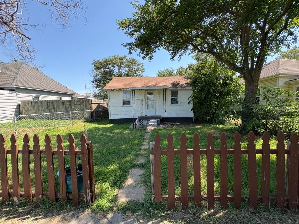 House for rent at 227 E Campbell St #227, Hutchinson, KS 67501