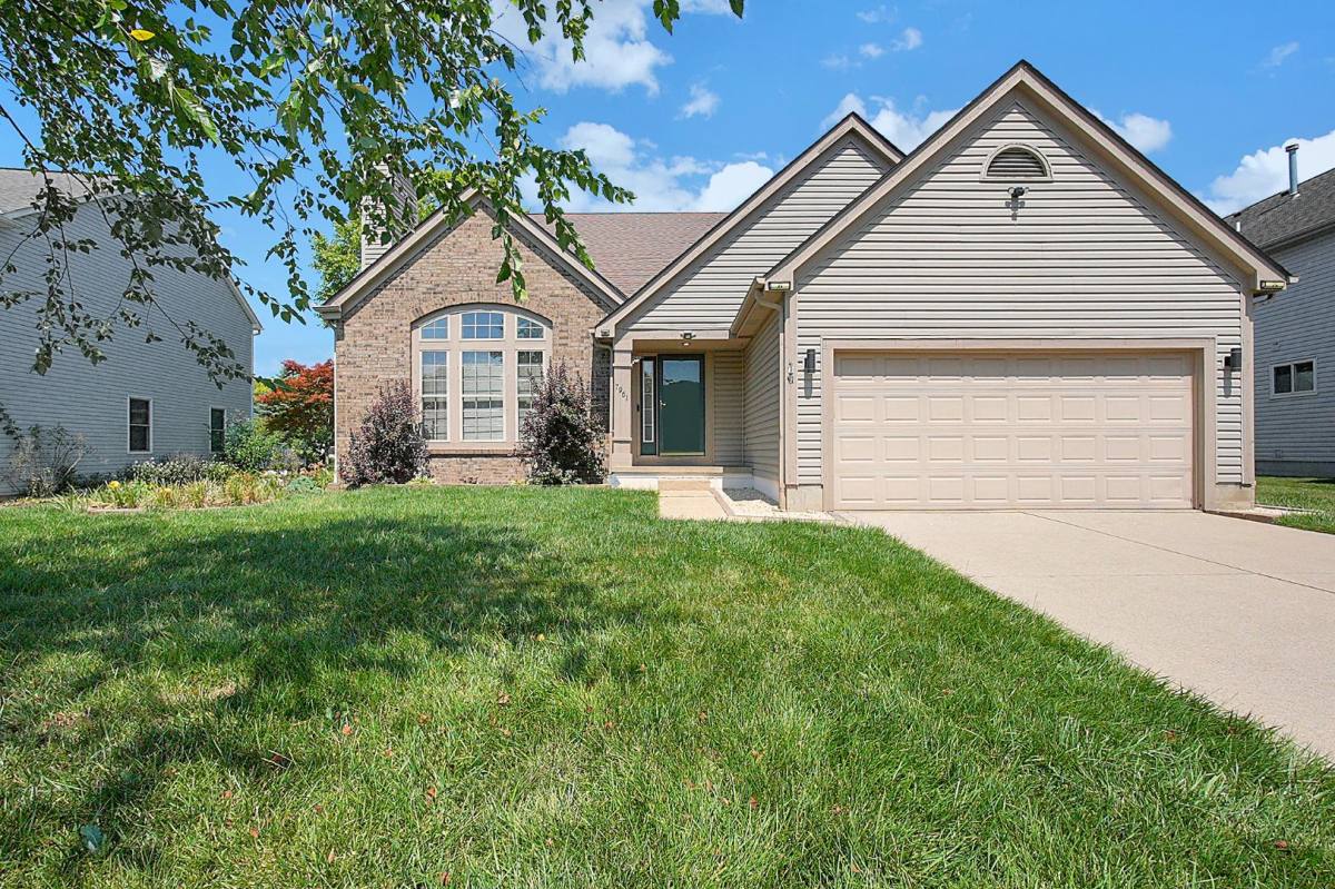 7961 Pinehill Rd, Lewis Center, OH 43035