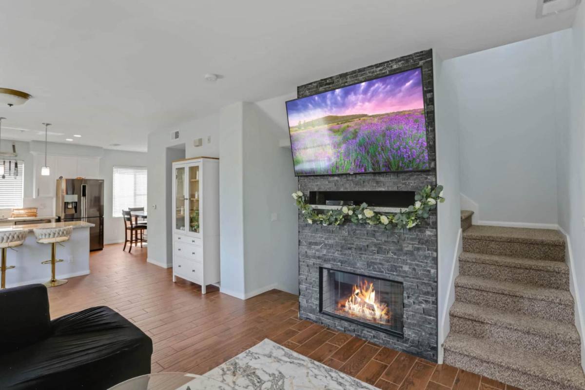 Townhouse for rent at 7635 Family Circle, San Diego, CA 92111