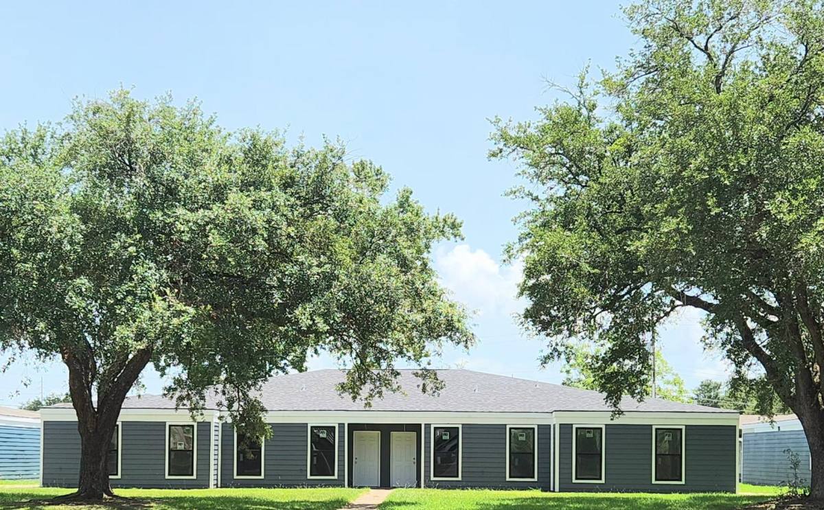 Apartment for rent at 2506 Oak Park Blvd, Lake Charles, LA 70601