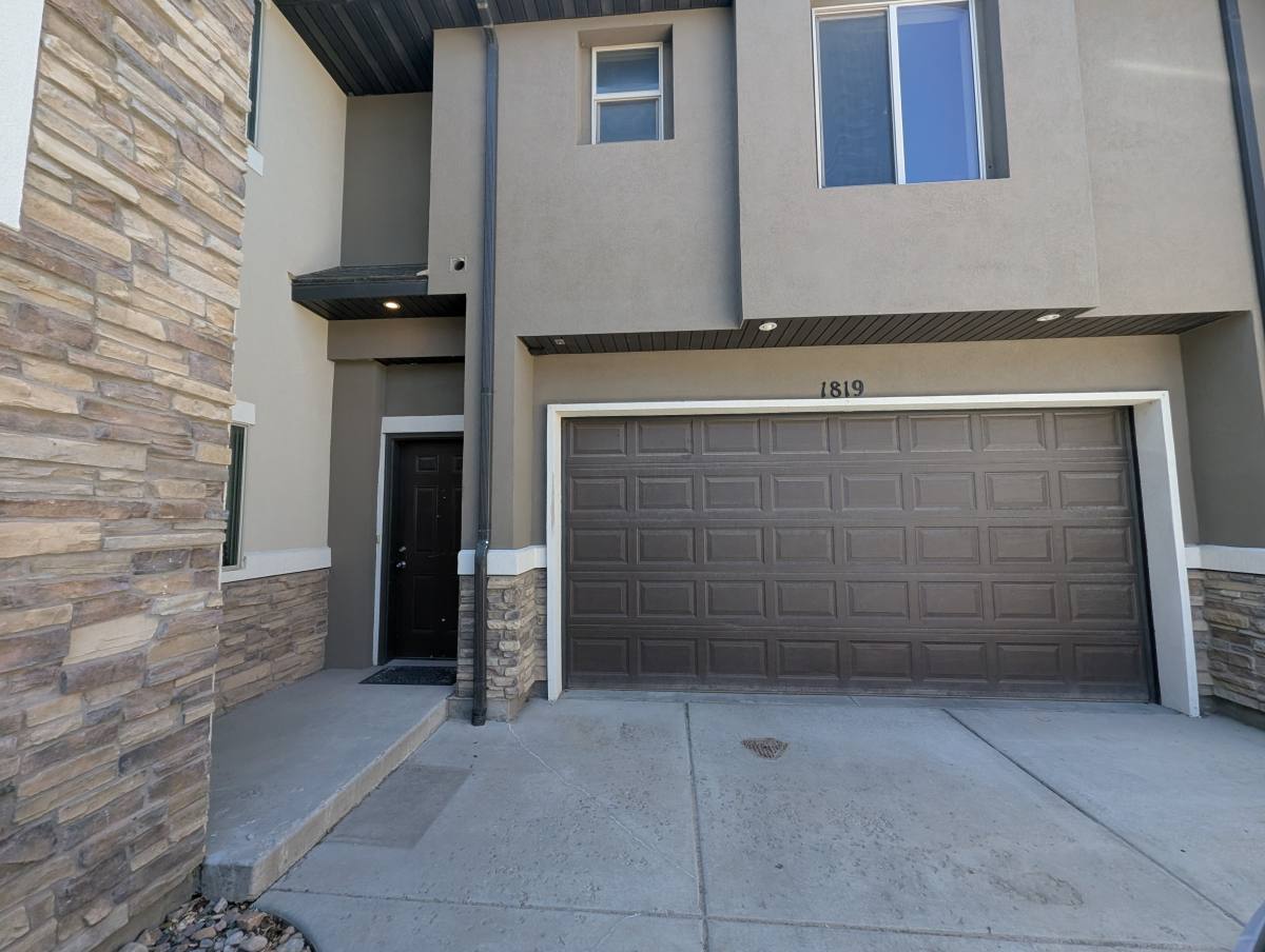 Townhouse for rent at 1819 W 2300 S, Woods Cross, UT 84087