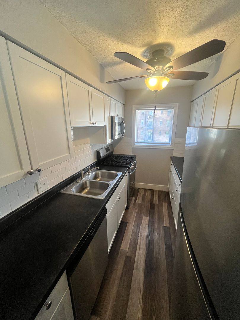Apartment for rent at 622 S 36th St, Omaha, NE 68105