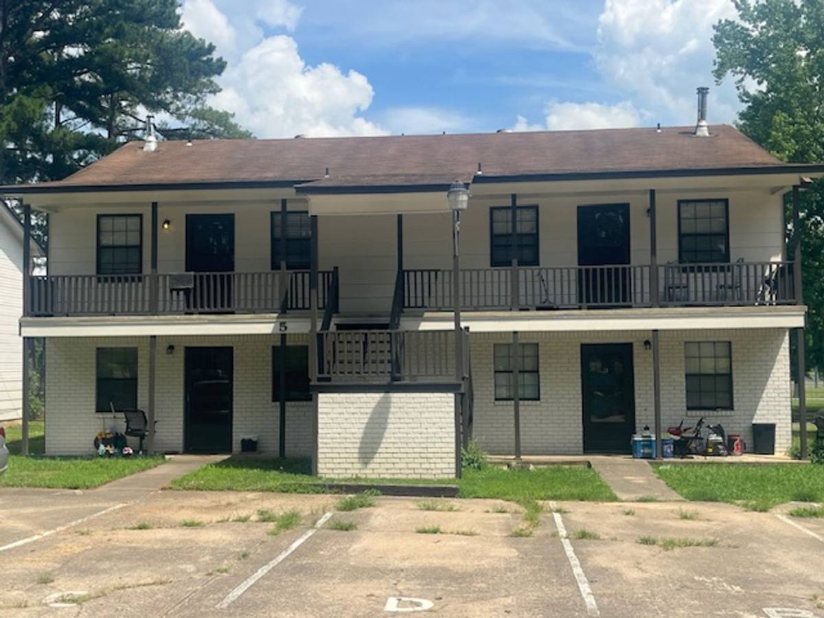 Apartment for rent at 5 Pinewood Court, Jacksonville, AR 72076