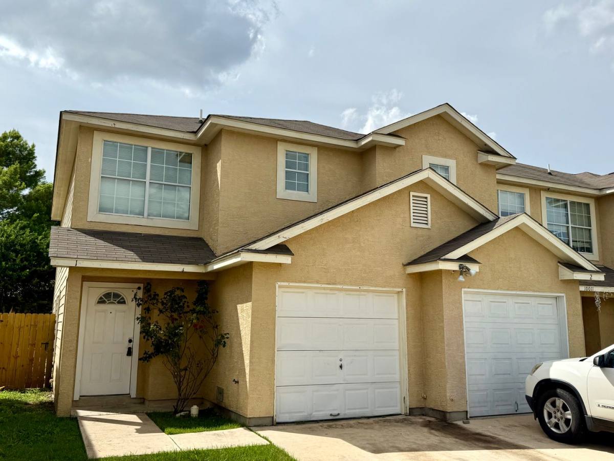 Townhouse for rent at 10011 Vasso View #1, Converse, TX 78109