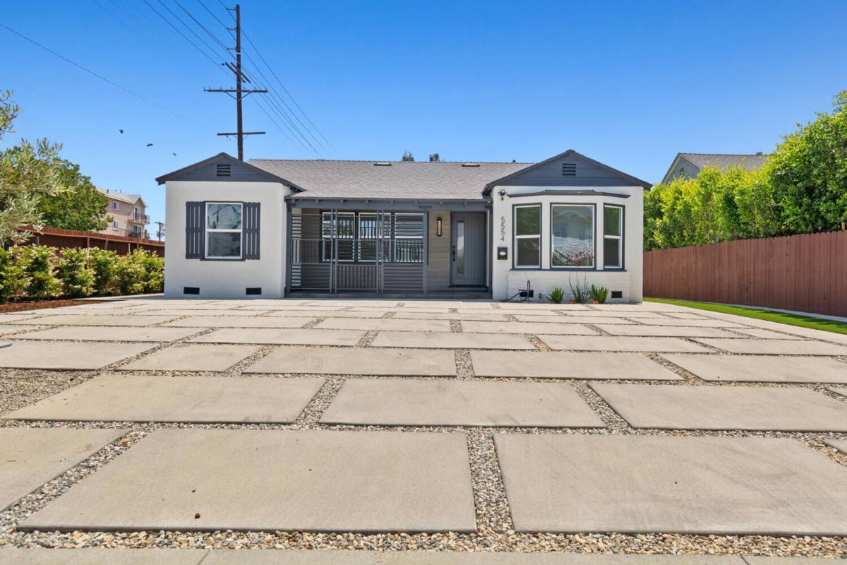 House for rent at 5554 Radford Ave, Valley Village, CA 91607