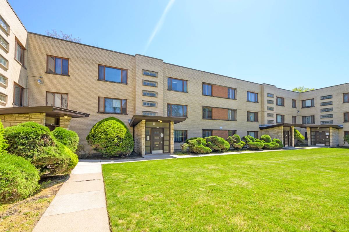 Apartment for rent at 10539-10555 S Hale Ave, Chicago, IL 60643