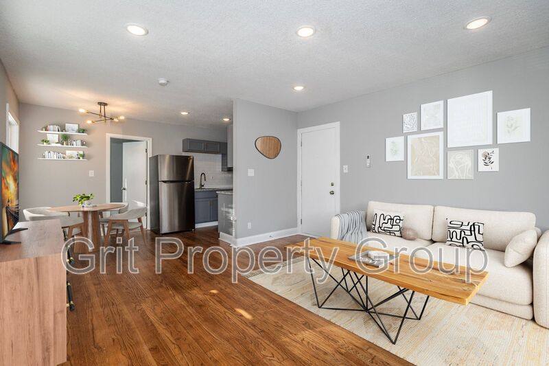 Apartment for rent at 2729 Campbell St, Kansas City, MO 64109