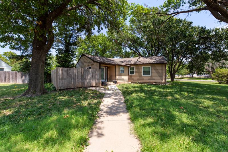 House for rent at 22 N Hawthorne St, Wichita, KS 67206