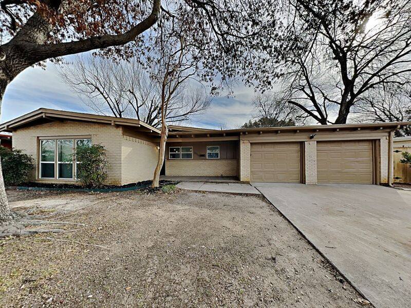 House for rent at 13316 Flagstone Lane, Dallas, TX 75240