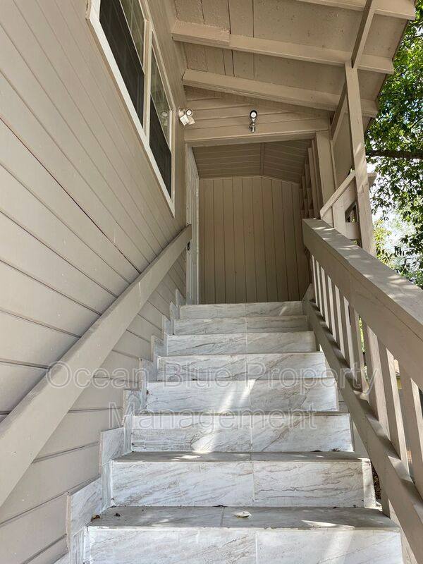 Apartment for rent at 206 E Ida St #B, Tampa, FL 33603