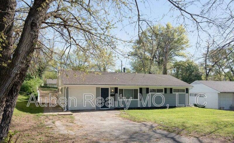 House for rent at 4712 E 44th St, Kansas City, MO 64130