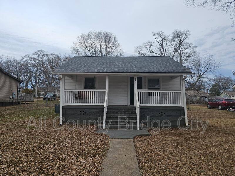 House for rent at 12 Lester Ave, Greenville, SC 29617