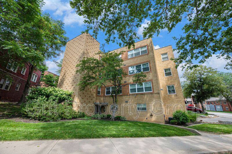 Apartment for rent at 4339 Roanoke Parkway #103, Kansas City, MO 64111