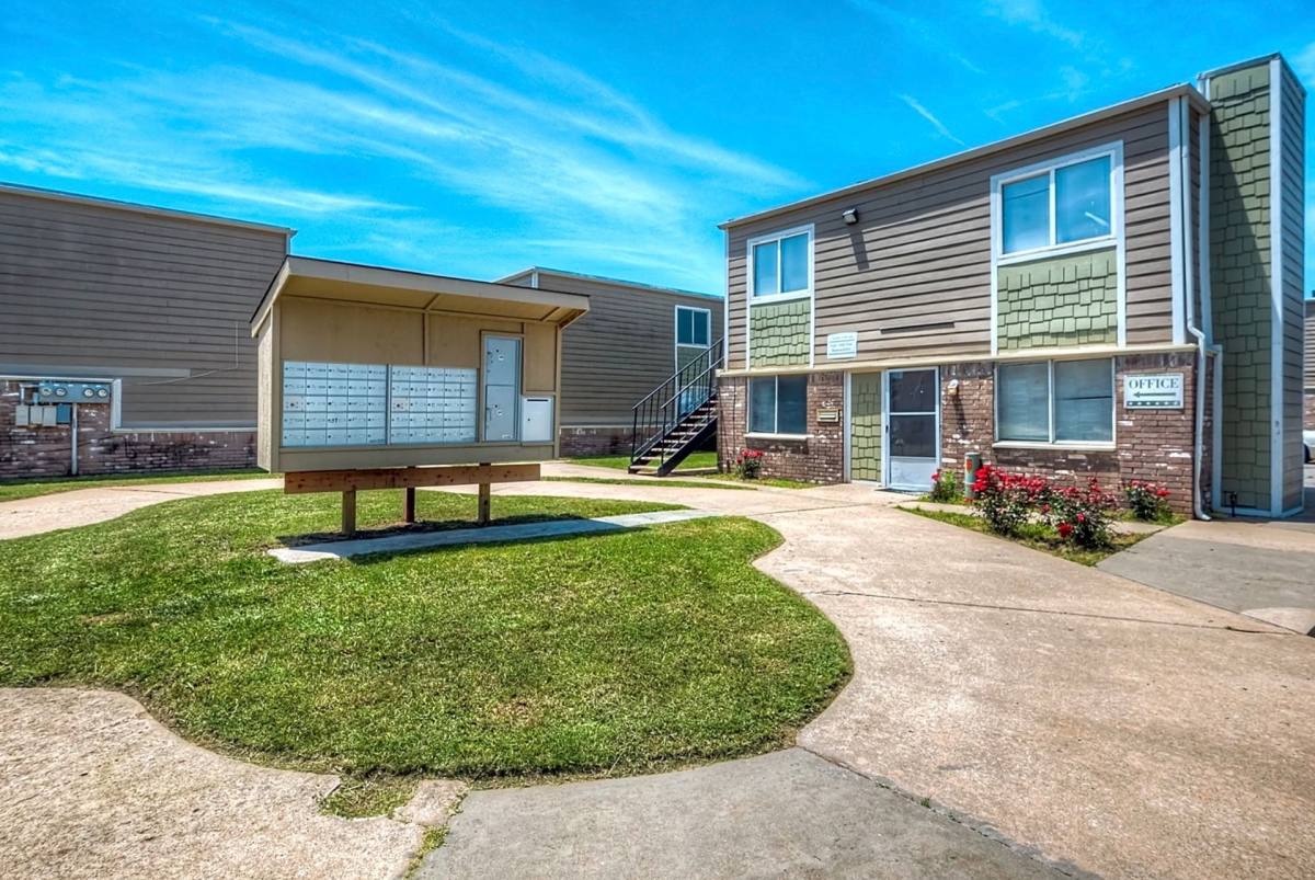 Apartment for rent at 7201 Melrose Lane, Oklahoma City, OK 73127