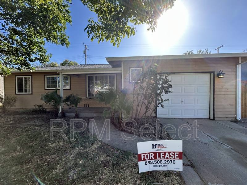 House for rent at 2104 Rockbridge Rd, Sacramento, CA 95815