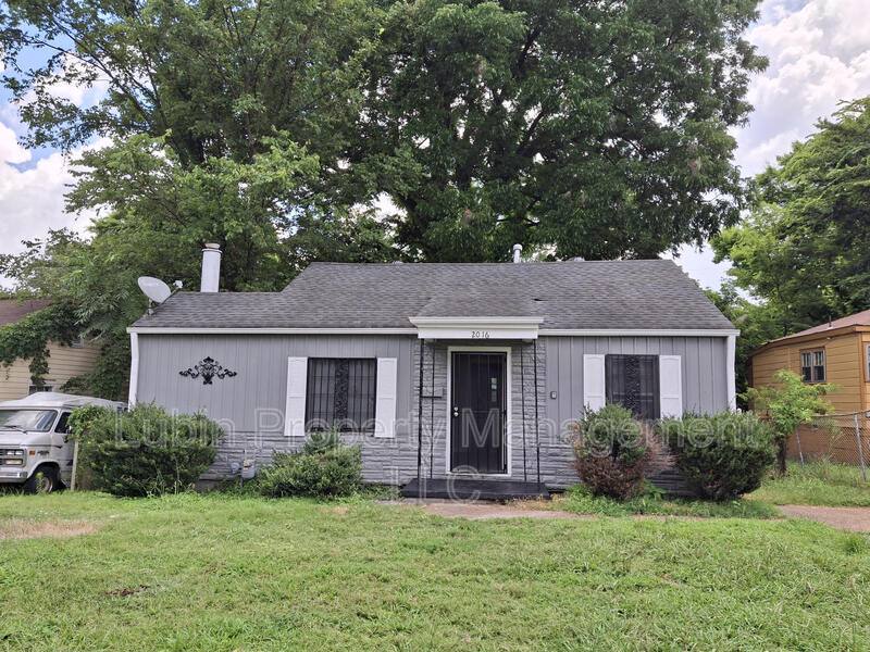 House for rent at 2016 Farrington St, Memphis, TN 38109