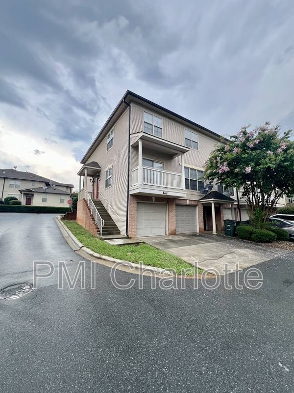 Townhouse for rent at 1658 Termini Dr, Charlotte, NC 28262