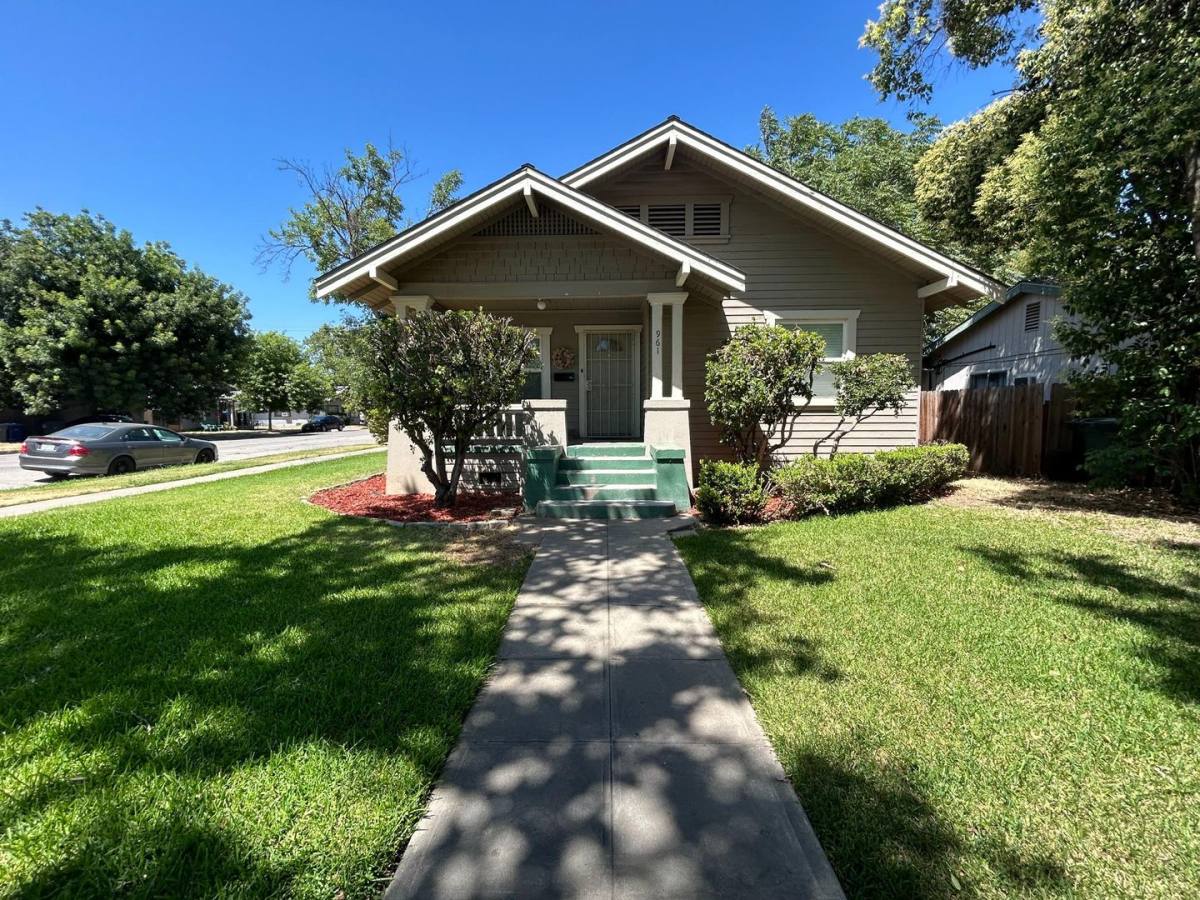 House for rent at 961 W 19th St, Merced, CA 95340