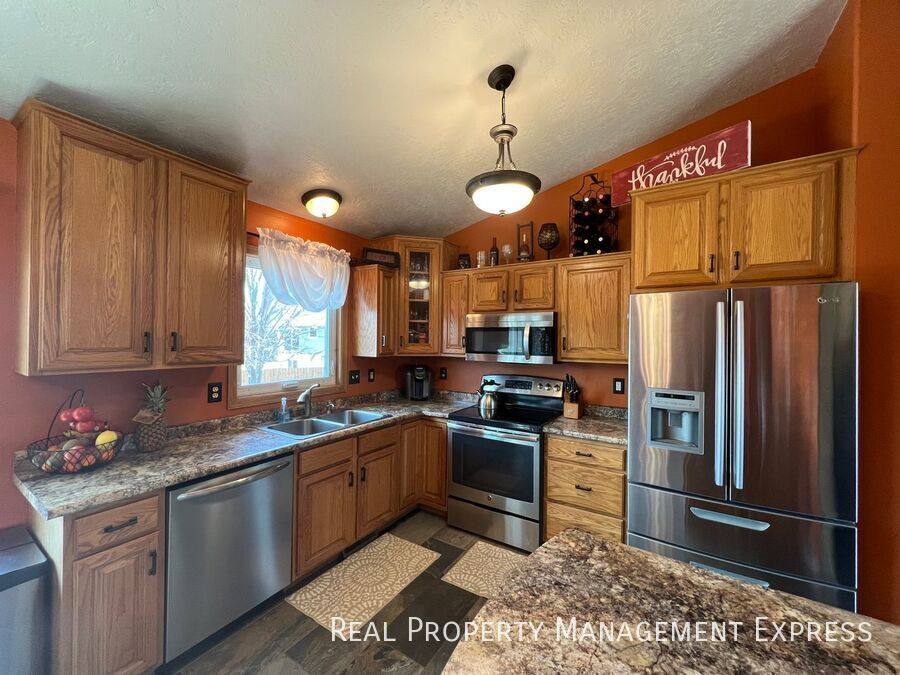 House for rent at 6423 W 54th St, Sioux Falls, SD 57106