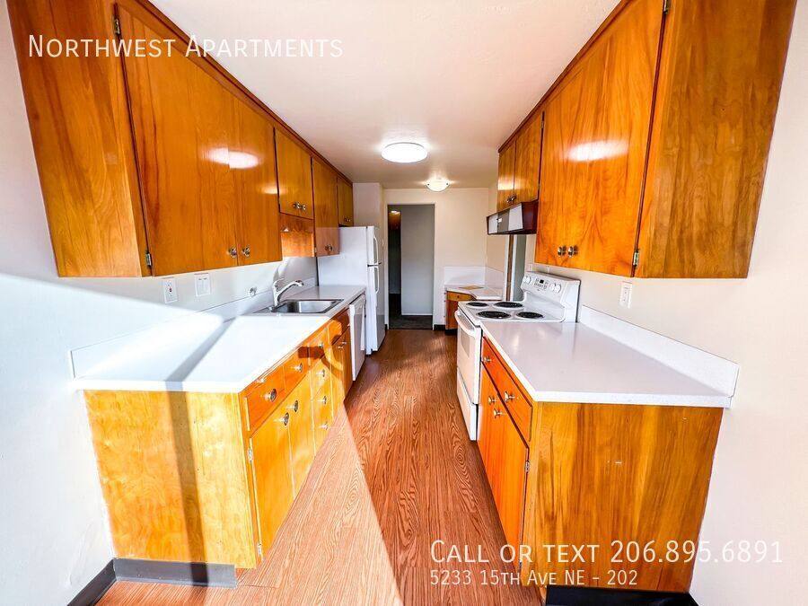 Apartment for rent at 5233 15th Ave NE #202, Seattle, WA 98105