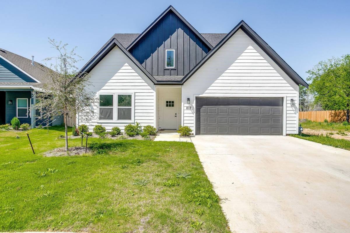 House for rent at 813 Stamps Ave, Fort Worth, TX 76114