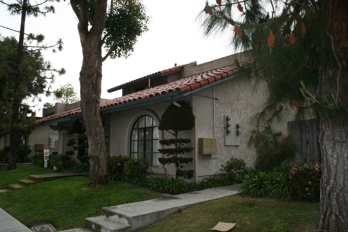 Apartment for rent at 8212 Slater Ave #4, Huntington Beach, CA 92647