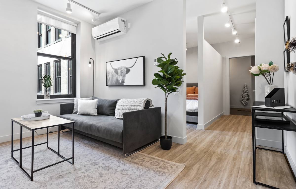 Apartment for rent at 328 S Wells St, Chicago, IL 60606