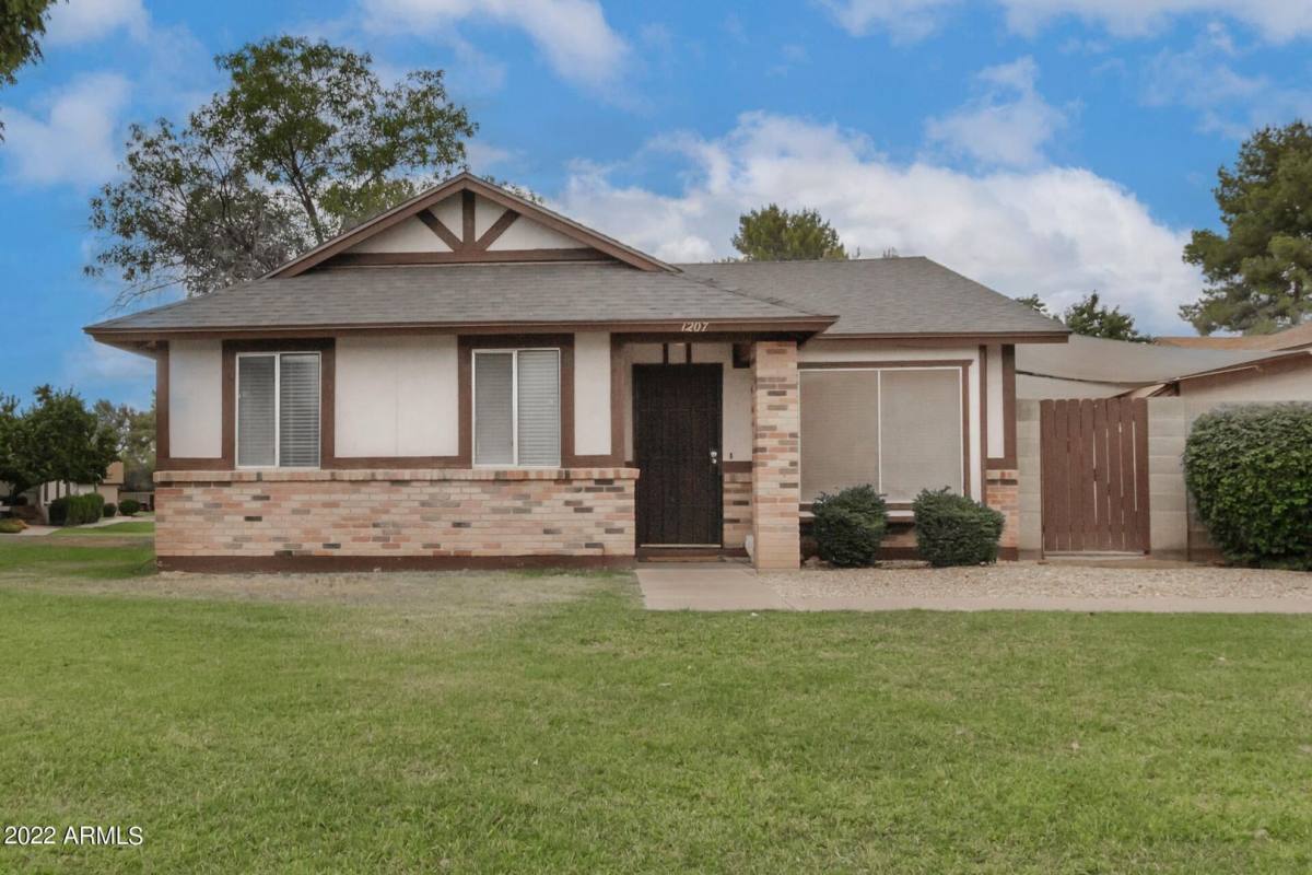 House for rent at 5135 E Evergreen St, Mesa, AZ 85205