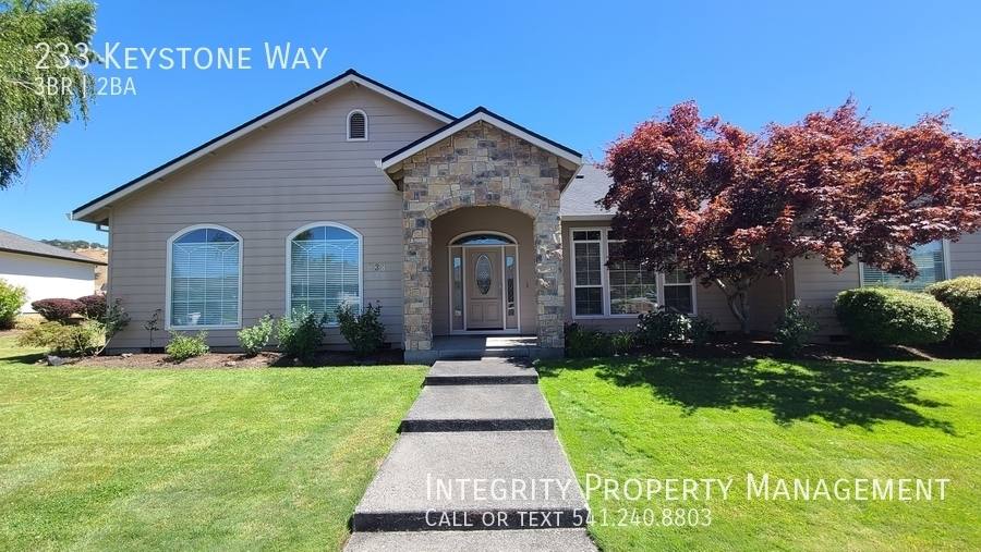 House for rent at 233 Keystone Way, Eagle Point, OR 97524
