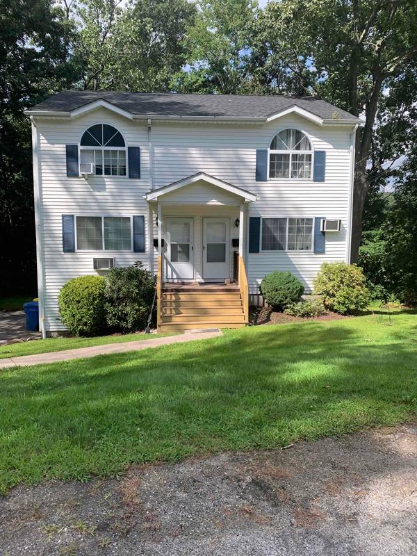 Townhouse for rent at 167 Macarthur Dr, Waterbury, CT 06704