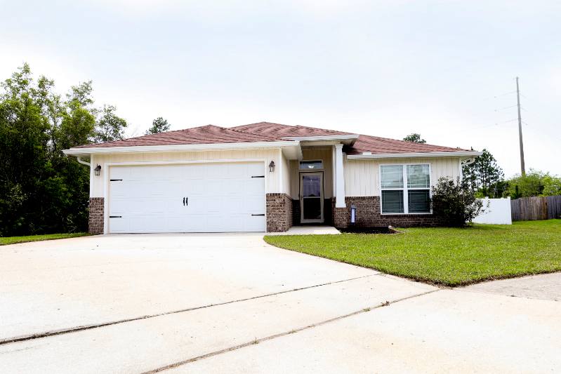 House for rent at 8378 Island Dr, Navarre, FL 32566