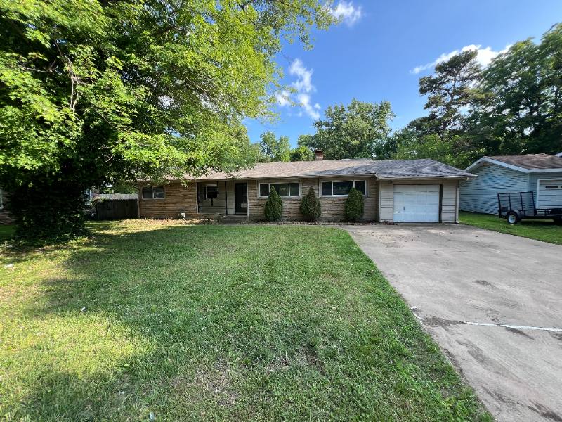 House for rent at 2121 W Wedington Dr, Fayetteville, AR 72701