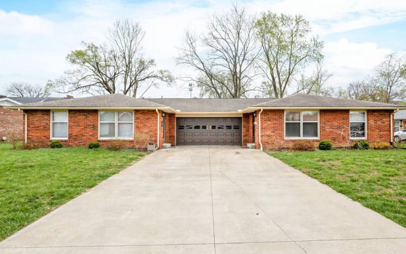 Apartment for rent at 3819 1 2 Camelot Lane, Columbus, IN 47203