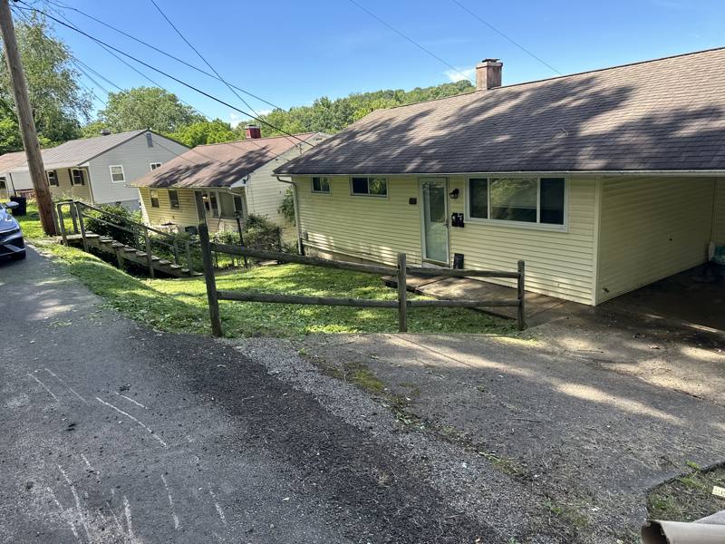 Apartment for rent at 1118 Forrest Rd #A, Charleston, WV 25311