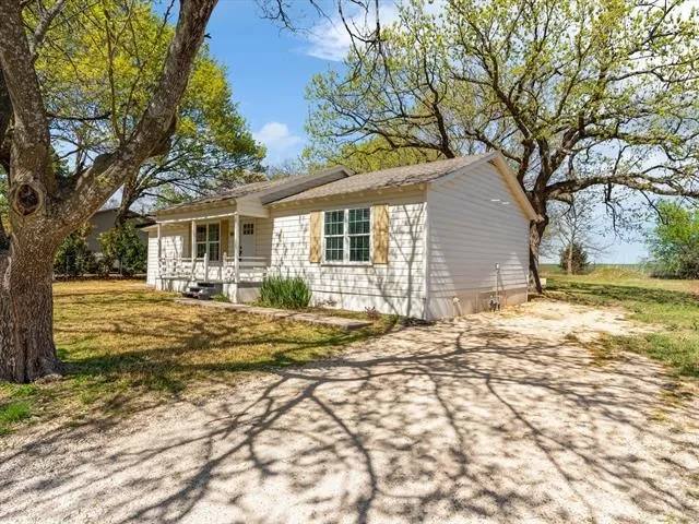 Townhouse for rent at 303 S Bois D Arcade, Grandview, TX 76050
