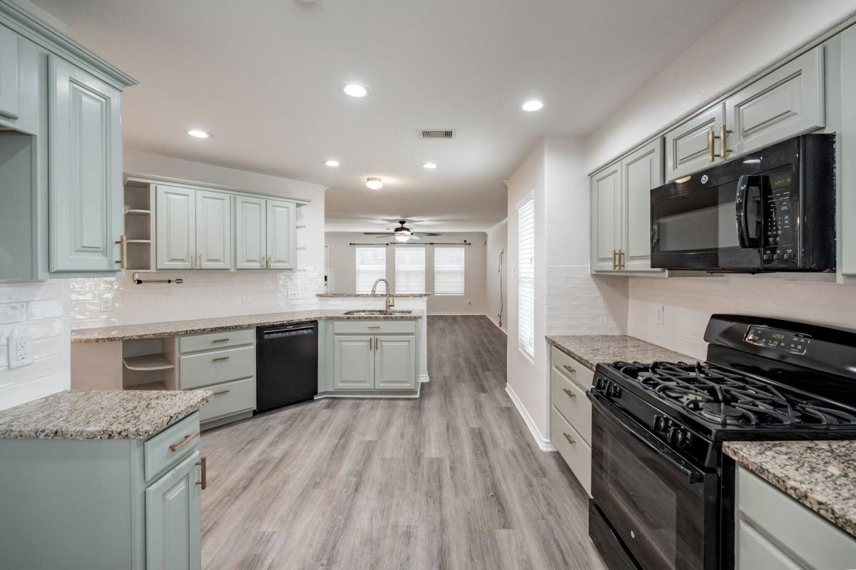 House for rent at 9917 Kingfisher Dr, Conroe, TX 77385