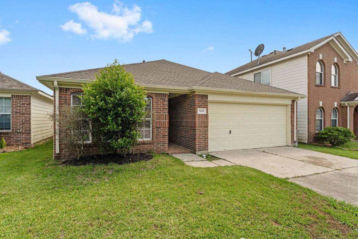 House for rent at 5041 Willow Point Dr, Conroe, TX 77303