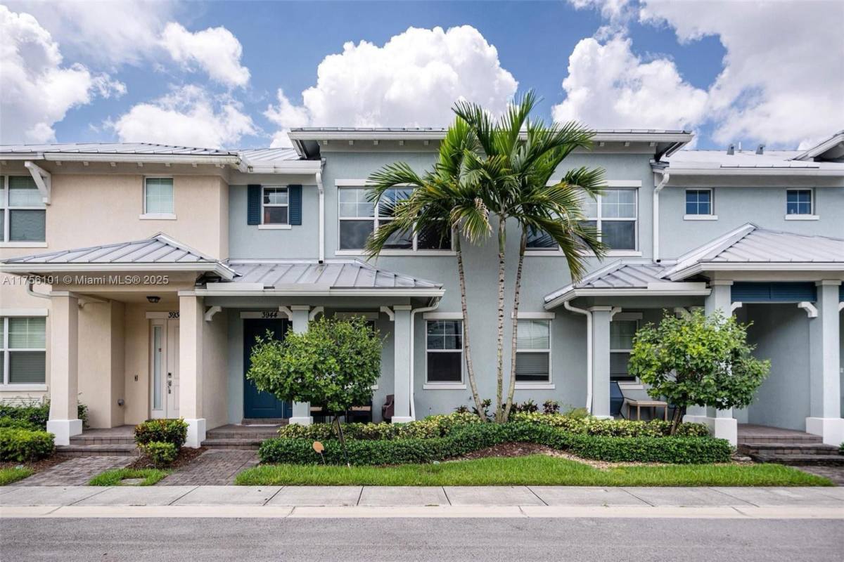 Townhouse for rent at 3944 Poinciana Lane, Hollywood, FL 33021