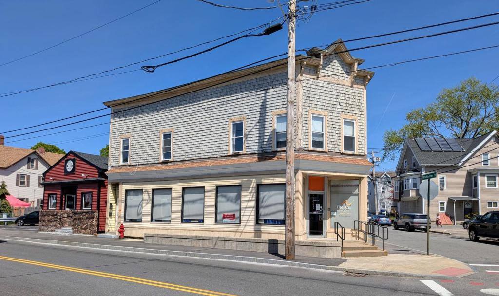 Apartment for rent at 437 Bay St #4, Taunton, MA 02780
