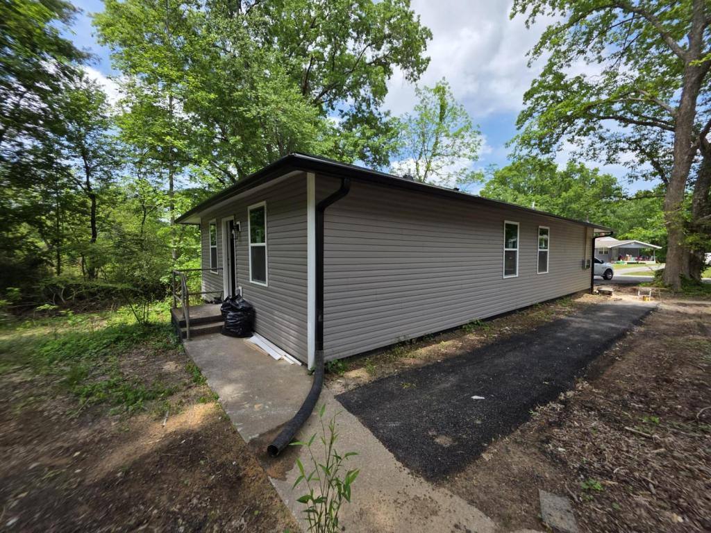 Apartment for rent at 220 Fisk Ave, Oak Ridge, TN 37830