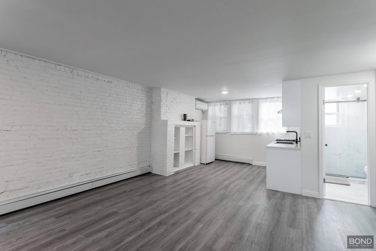 Townhouse for rent at 228 Leonard St #1, Brooklyn, NY 11211