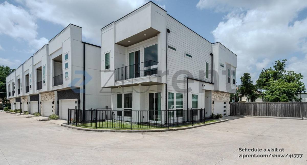 Townhouse for rent at 4515 Whitney Parkway, Houston, TX 77022
