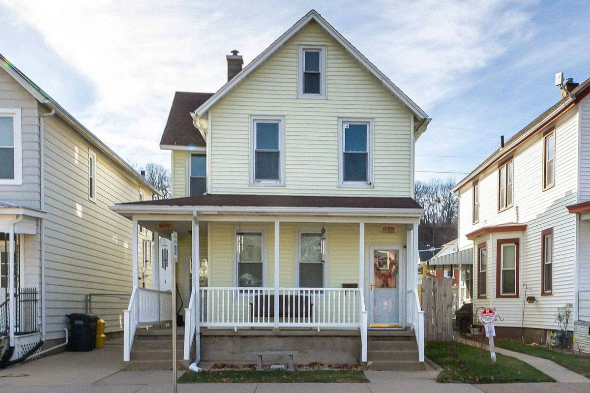Townhouse for rent at 2831 Jackson, Dubuque, IA 52001