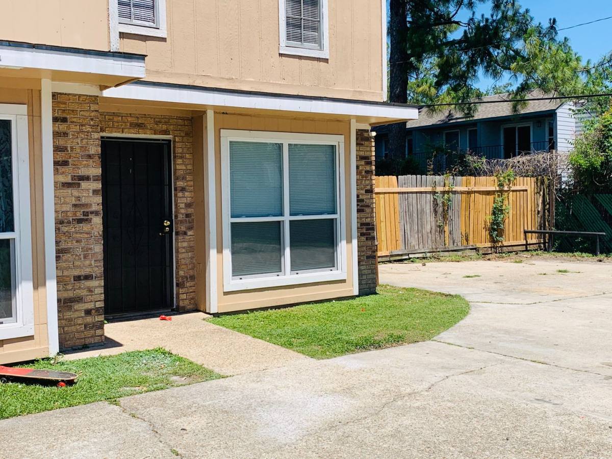 Apartment for rent at 8757 Granite Dr, Baton Rouge, LA 70810