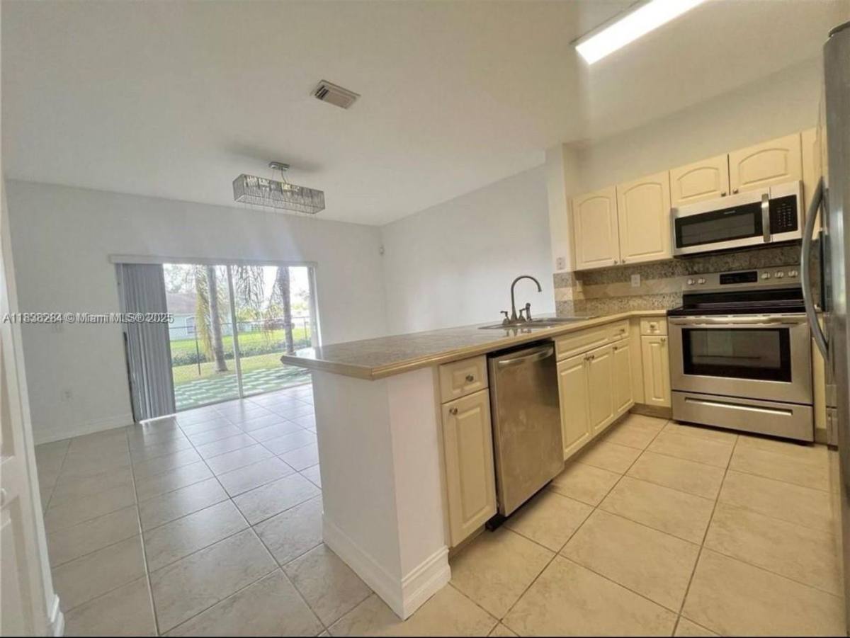 Townhouse for rent at 15800 SW 92nd Ave, Miami, FL 33157