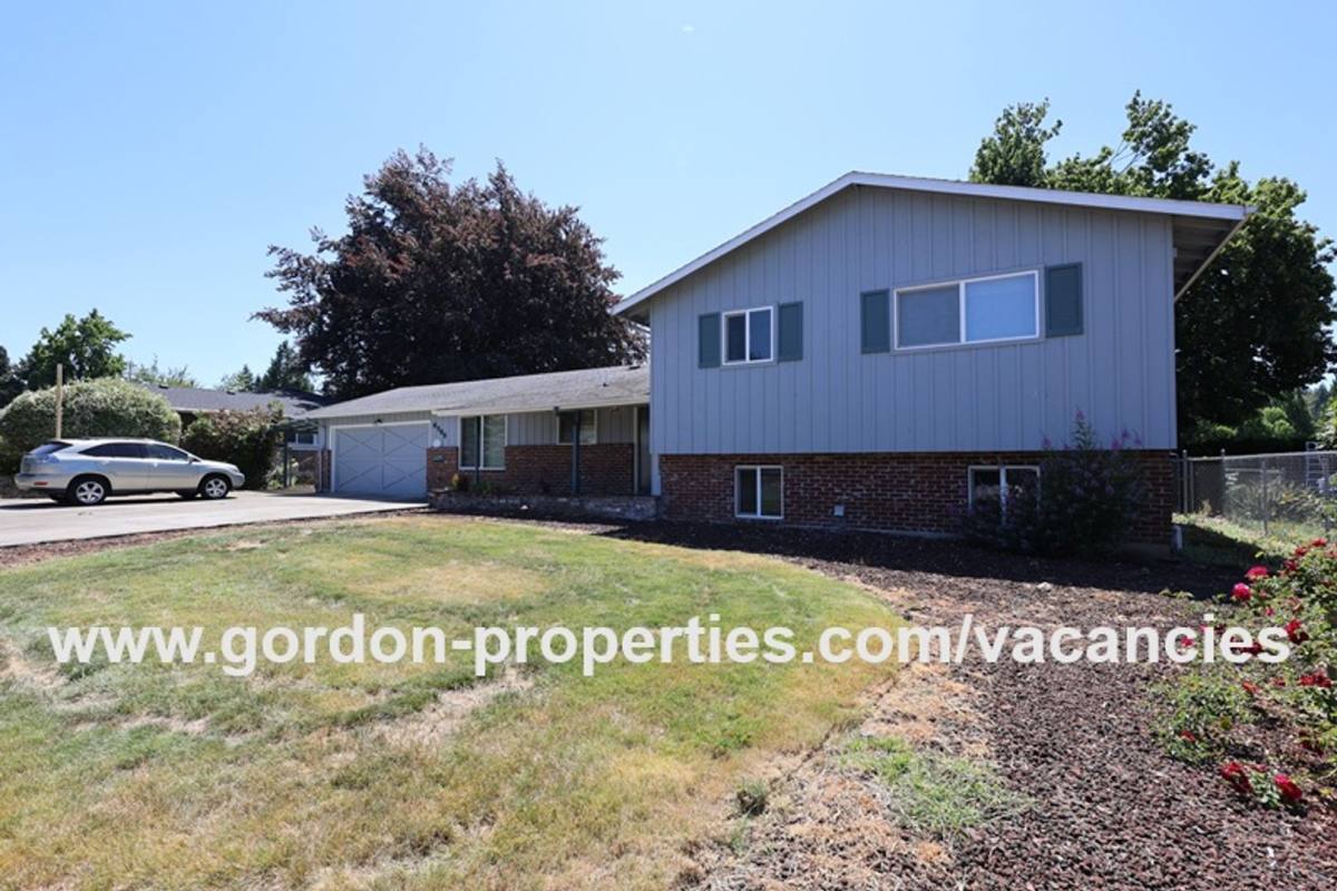 House for rent at 6788 SE Molt St, Portland, OR 97267