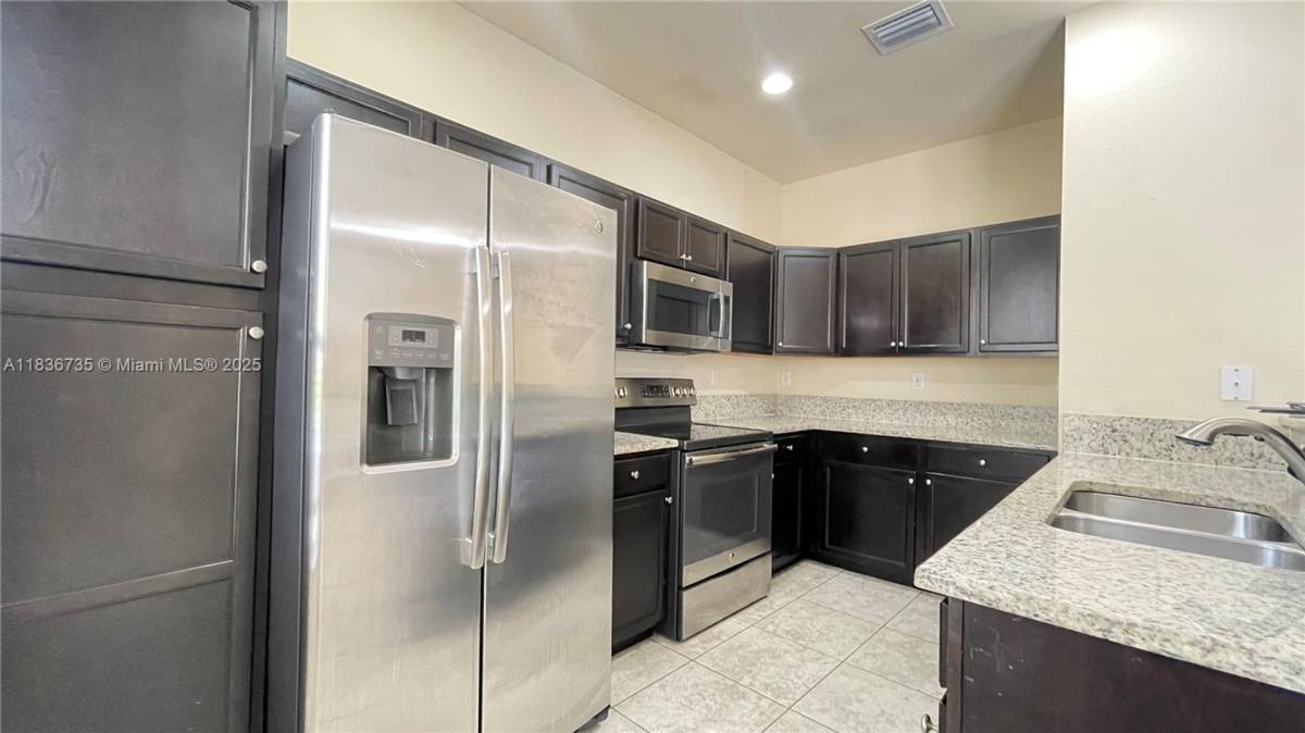 Townhouse for rent at 17090 SW 95th Terrace, Miami, FL 33196